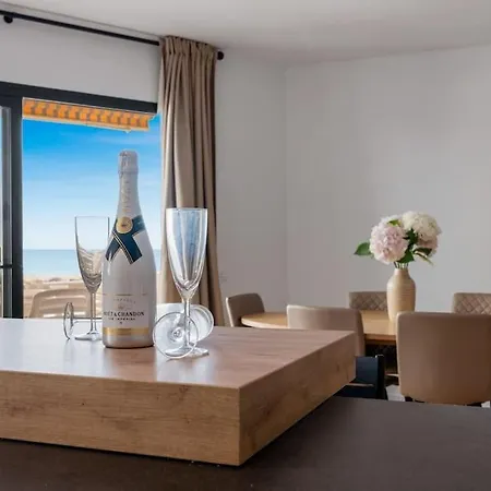 Modern Flat In Center! *
