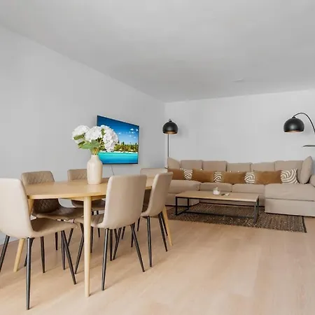Modern Flat In Center!